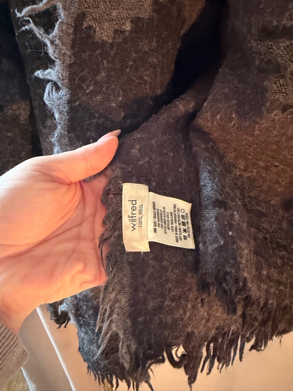 Wilfred 100% Wool Blanket Scarf Gray Black Aztec Fringe One Size - Picture 5 of 5